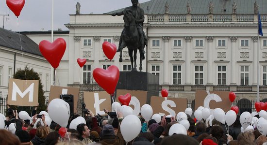 'Delfi' Polijā: 500 zloti bērniem, agrāk pensijā un nodoklis lielveikaliem