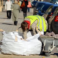 Laikapstākļu dēļ ieilgusi Barona ielas remontdarbu defektu novēršana