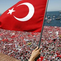 Turcijas apvērsums: Atstādina 15 200 izglītības darbiniekus
