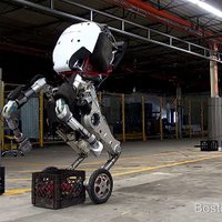 Video: Amerikāņi radījuši braucošu un lēkājošu cilvēcīgo robotu