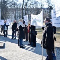 Пикеты у посольств России и Германии прошли мирно