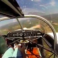 Video: Lidmašīnai augstu gaisā nokrīt propelleris