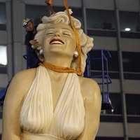 В Чикаго убрали "позорную" фигуру Мэрилин Монро