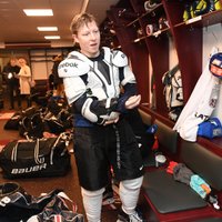 Latvijas hokeja izlases treniņiem pievienojas Ķēniņš