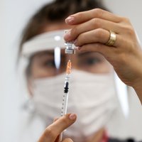 Pagājušajā nedēļā puse izlietoto Covid-19 vakcīnas devu izmantota balstvakcinācijai