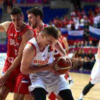 Krievijas basketbolisti negaidīti sarūgtina olimpisko vicečempioni Serbiju