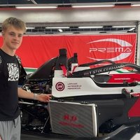 Talantīgais Latvijas autosportists Štolcermanis Malaizijā piedalīsies F-4 sacensībās