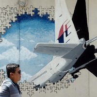 Trīs valstis vienojas apturēt pazudušās 'Malaysia Airlines' lidmašīnas meklēšanu