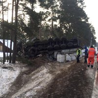 Foto: Smaga autoavārija uz Tallinas šosejas; viens bojāgājušais