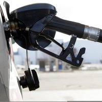 Degvielas tirgotāji apiet noteikumus un vasarā tirgo arktisko degvielu