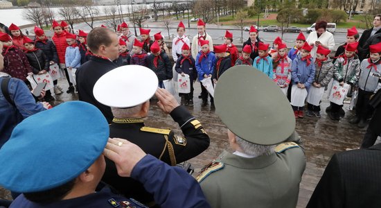 Правильным школьным курсом идете, товарищи! Как путинисты убивают национальную память