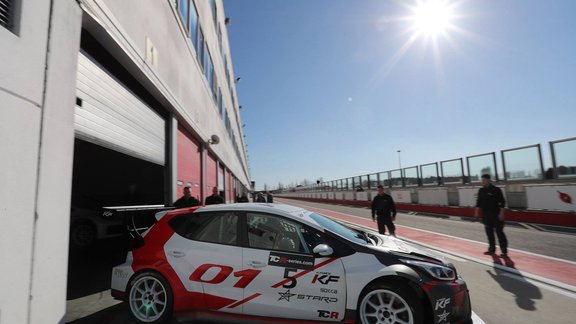 Jānis Baumanis testē TCR International mašīnu - 10