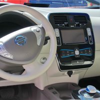 Как в Лиепае 100-процентный электрический автомобиль Nissan LEAF показывали