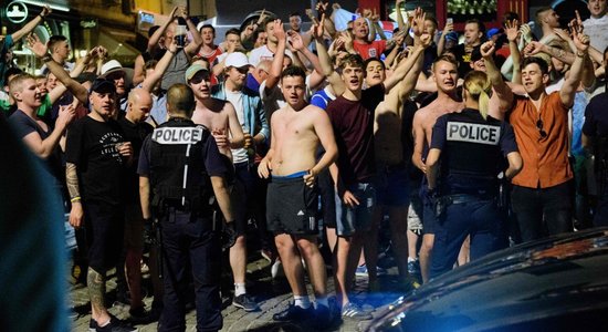 ВИДЕО. Английские фаны устроили в Марселе беспорядки: четверо полицейских ранены