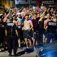 ВИДЕО. Английские фаны устроили в Марселе беспорядки: четверо полицейских ранены