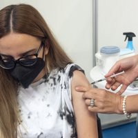 Augustā jau otro nedēļu vidēji dienā pret Covid-19 vakcinēto personu skaits nepārsniedz 5000