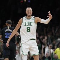 Porziņģis ar iespaidīgu pirmo puslaiku iedvesmo "Celtics" uzvarai NBA pirmajā finālspēlē