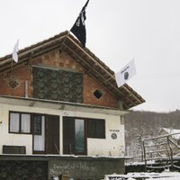 'Islāma valsts' karogu dēļ policija veic reidu konservatīvā Bosnijas ciemā