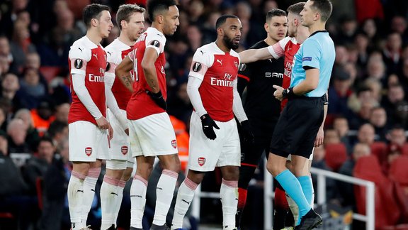 Futbols, Arsenal - Rennes. Andris Treimanis tiesā - 2