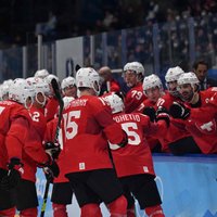 Šveices hokejisti ar pirmo uzvaru Pekinā iekļūst ceturtdaļfināla kārtā