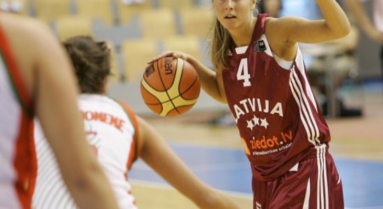 Latvijas sieviešu basketbola izlase 14 spēlētāju sastāvā dodas uz pārbaudes turnīru Zviedrijā
