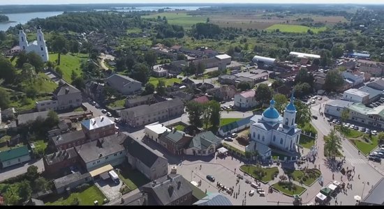 ВИДЕО: Как выглядит старейший город Латвии с высоты птичьего полета