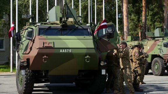 Pirmo Latvijā ražoto “Patria” bruņumašīnu nodod NBS