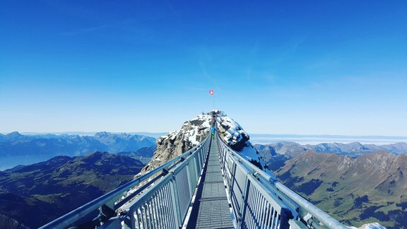 Peak Walk tilts Šveice kalni