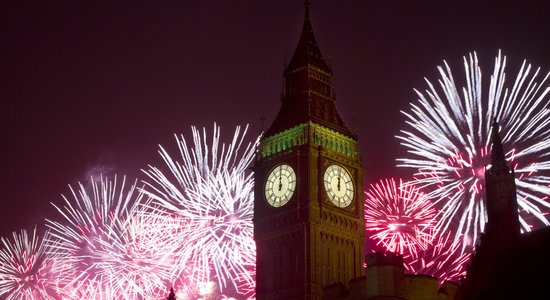 Video: Krāšņs salūts Jaungada sagaidītājus priecē arī Londonā