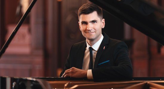 Dzintaru koncertzālē muzicēs pianists Vestards Šimkus