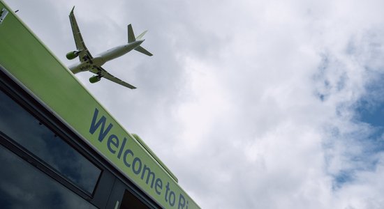 Самолет опоздал на три часа. Связаны ли задержки авиарейсов в Рижском аэропорту с глобальным IT-сбоем?