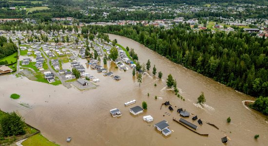 Norvēģijas dienvidus piemeklējuši spēcīgi plūdi