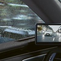 'Lexus ES 300h' ieguvis digitālos sānskata spoguļus