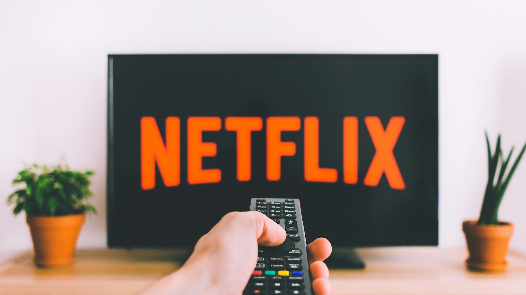 "Nepaceļam uz zemes nokritušu naudu". Iecere par "Netflix nodokli" iestrēgusi Kultūras ministrijā