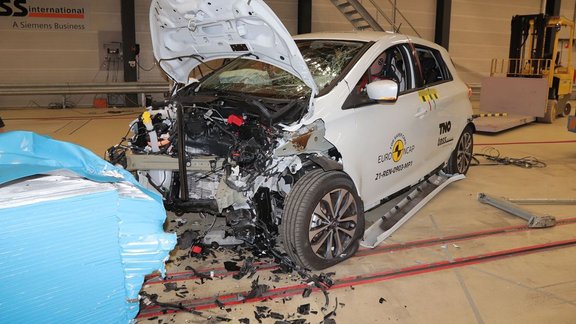 'EuroNCAP" testē 'Renault Zoe'