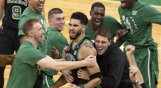 Teitams ar pēdējās sekundes metienu 'play-off' pirmajā spēlē izrauj 'Celtics' uzvaru pār 'Nets'