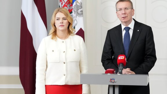"Mēs visi esam savējie!" – Rinkēvičs un Siliņa sveic Latvijas neatkarības atjaunošanas svētkos