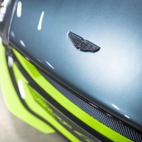 Pieprasījums pēc 'Aston Martin' topošā 3,3 miljonu eiro superauto divkārt pārsniedz plānoto