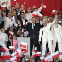 Aptauja: Polijas prezidenta vēlēšanās pagaidām ar nelielu pārsvaru vadībā Duda (plkst. 06:24)