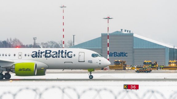 CS300 airBaltic ierodas Rīgā - 26