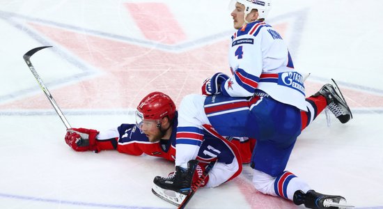 Znaroka un Vītoliņa trenētā SKA noliek KHL čempionu pilnvaras