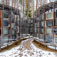 Iespaidīga televizoru kolekcija un neparastas skulptūras – savdabīgs parks Lietuvā