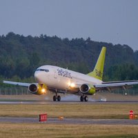 Rīgas lidostā paaugstinātas drošības apstākļos nolaidusies 'airBaltic' lidmašīna