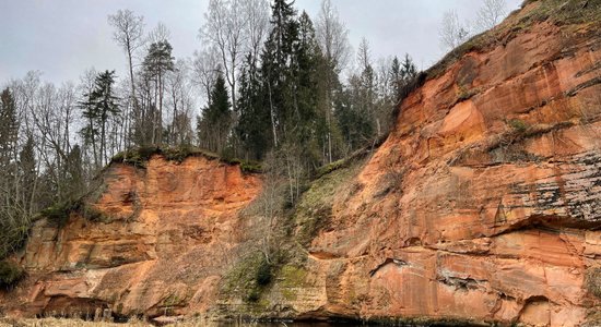 Foto: Iespaidīgais Slūnu iezis Krimuldas novadā