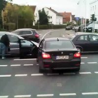 Video: Arī Vācijā pie BMW stūres mēdz sēsties idioti