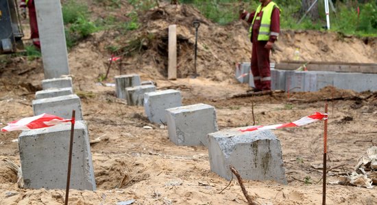 Sarkandaugavas pārvada būvnieki lūguši pagarināt darbu tehnoloģisko pārtraukumu līdz 16. maijam