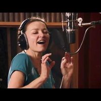 Marija Naumova publicē jaunas dziesmas un izdod albumu