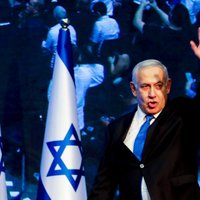 Netanjahu un Ganca partijas vēlēšanās guvušas līdzīgus panākumus, liecina aptaujas