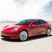 'Tesla' beidzot uzsākusi lētākās 'Model 3' versijas ražošanu