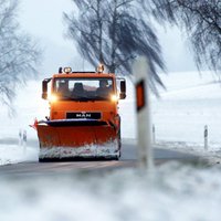 Apgrūtināta braukšana uz vietējiem autoceļiem gandrīz visā Latvijā